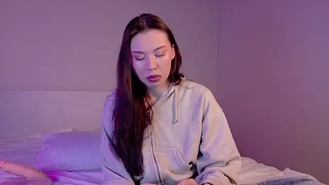 gwenonl1ne online show from April 2, 1:29 pm