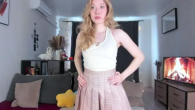 AmyLouWood online show from February 9, 7:06 am