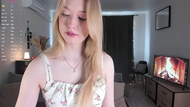 AmyLouWood online show from February 18, 6:33 am