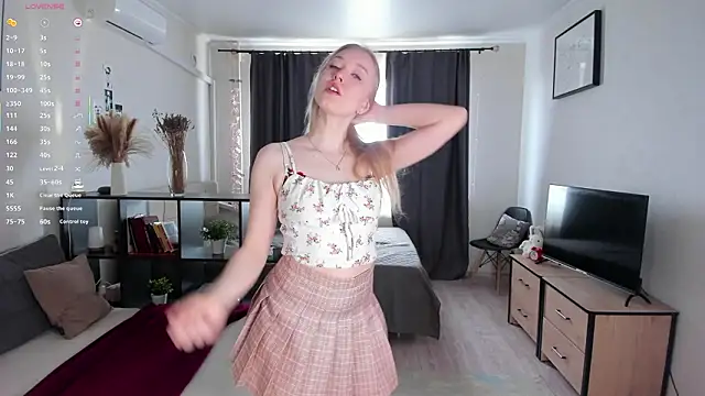 AmyLouWood online show from March 23, 9:20 am