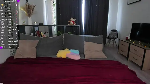 AmyLouWood online show from April 10, 9:49 am