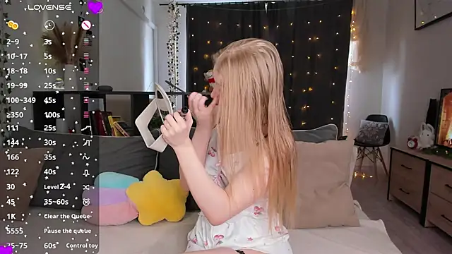 AmyLouWood online show from April 14, 9:25 am