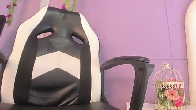 luna bradley  online show from March 7, 12:43 pm