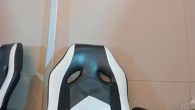 luna bradley  online show from March 19, 12:16 pm