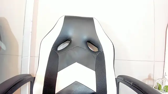 luna bradley  online show from March 20, 12:17 pm