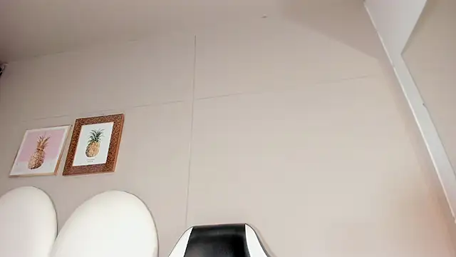 luna bradley  online show from March 25, 12:15 pm