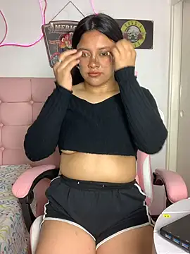 Snapshot of LilithRose_ chatting on February 24, 1:45 pm LilithRose online show from February 24, 1:45 pm