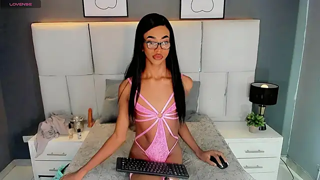 Snapshot of Daniiela_Foxx chatting on February 9, 8:51 pm Daniiela Foxx online show from February 9, 8:51 pm