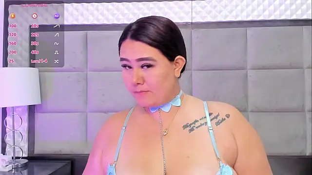 Snapshot of SophieWheeler chatting on February 22, 12:40 pm SophieWheeler online show from February 22, 12:40 pm