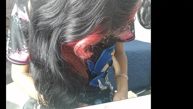 Snapshot of britan69 chatting on February 25, 1:17 am britan69 online show from February 25, 1:17 am