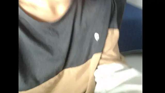 Snapshot of britan69 chatting on February 21, 5:31 am britan69 online show from February 21, 5:31 am