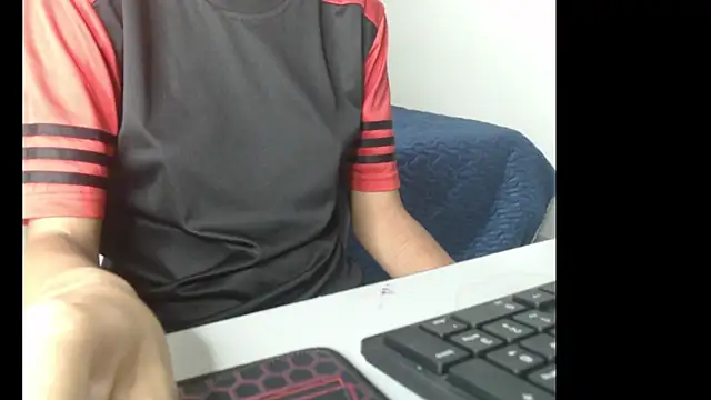 Snapshot of britan69 chatting on February 24, 2:12 am britan69 online show from February 24, 2:12 am