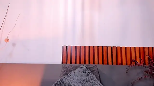 AndraCyruss online show from February 24, 10:10 pm