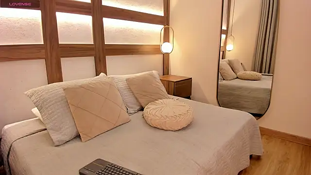 Aurea Silk online show from April 13, 8:35 pm