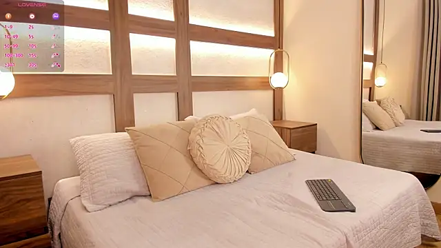 Aurea Silk online show from April 8, 8:21 pm