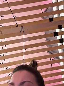 LaraHolt online show from February 21, 9:06 pm