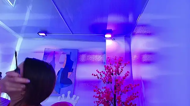 Chloe dolly online show from March 29, 11:45 am