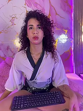 Woo isDaphne online show from March 7, 10:59 pm