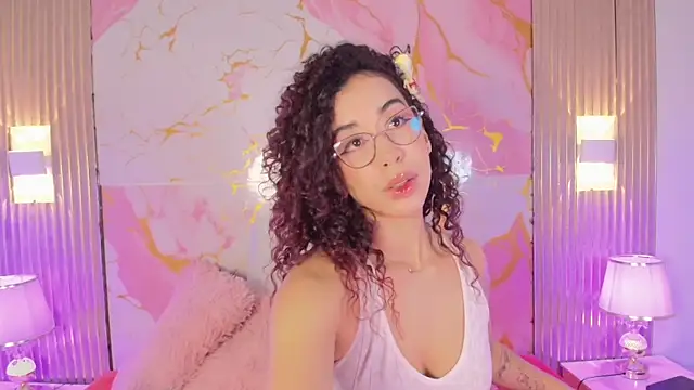 Woo isDaphne online show from April 2, 10:49 pm