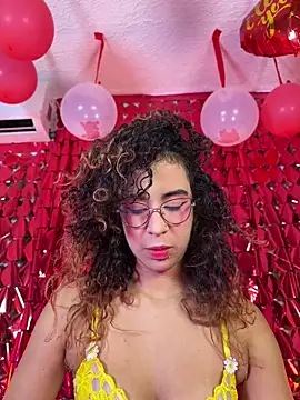 Snapshot of Woo_isDaphne chatting on February 11, 12:10 am Woo isDaphne online show from February 11, 12:10 am