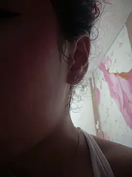 Woo isDaphne online show from March 13, 10:04 pm