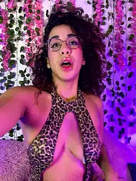 Snapshot of Woo_isDaphne chatting on February 26, 12:54 am Woo isDaphne online show from February 26, 12:54 am