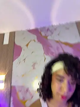 Woo isDaphne online show from April 8, 10:55 pm