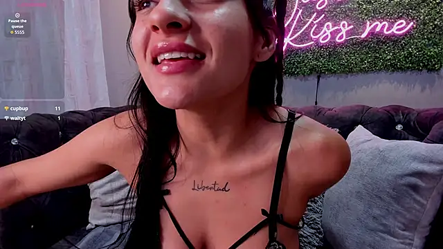 Snapshot of danielebeck chatting on February 27, 10:20 pm danielebeck online show from February 27, 10:20 pm