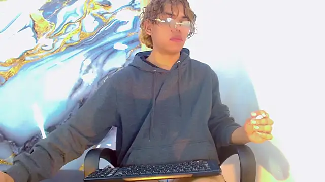 DaviidBuckx  online show from April 4, 7:26 am