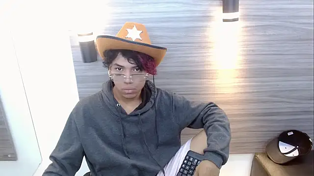 DaviidBuckx  online show from April 28, 2:10 am