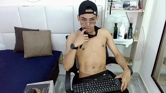 DaviidBuckx  online show from May 10, 9:05 pm