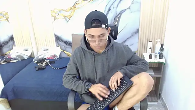 DaviidBuckx  online show from May 10, 3:21 am