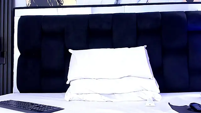 light eyes  online show from March 11, 2:33 pm