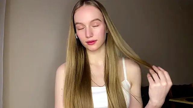 Snapshot of Viktoria_Vibes chatting on February 16, 3:10 pm Viktoria Vibes online show from February 16, 3:10 pm