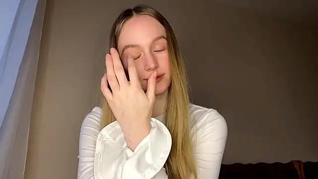 Snapshot of Viktoria_Vibes chatting on March 2, 3:19 pm Viktoria Vibes online show from March 2, 3:19 pm