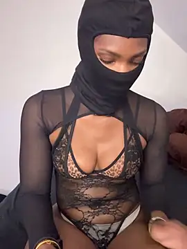 Snapshot of KiaraAmara chatting on February 24, 5:14 pm KiaraAmara online show from February 24, 5:14 pm