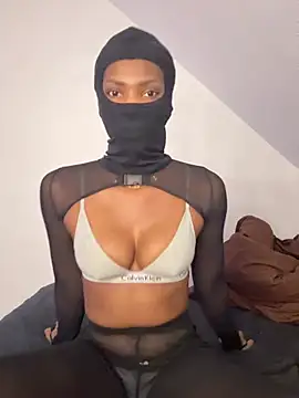 Snapshot of KiaraAmara chatting on February 16, 7:12 pm KiaraAmara online show from February 16, 7:12 pm