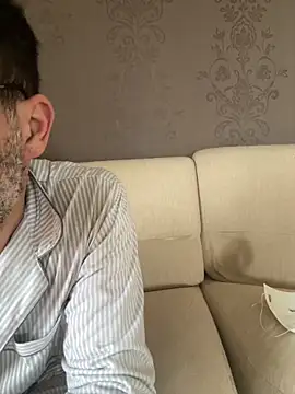 Snapshot of trombaio chatting on February 23, 12:17 pm trombaio online show from February 23, 12:17 pm