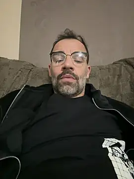 Snapshot of trombaio chatting on February 8, 12:52 am trombaio online show from February 8, 12:52 am