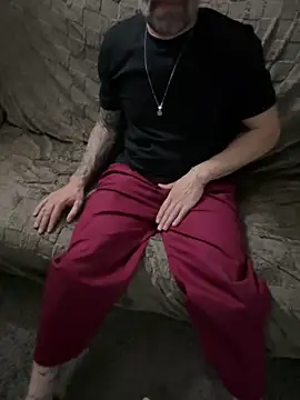 Snapshot of trombaio chatting on February 13, 11:38 pm trombaio online show from February 13, 11:38 pm