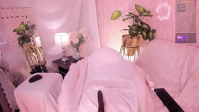 Snapshot of NicoleJons_ chatting on April 8, 2:40 pm NicoleJons online show from April 8, 2:40 pm