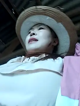 Yiyoongg online show from April 14, 12:04 am