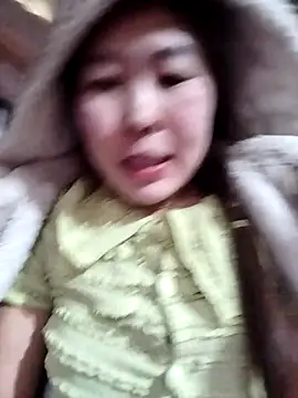 Yiyoongg online show from March 6, 1:33 am