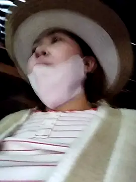 Yiyoongg online show from April 11, 1:24 am