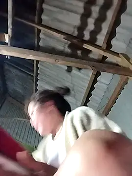 Yiyoongg online show from April 14, 1:05 pm