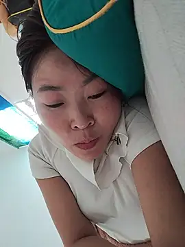 Snapshot of Yiyoongg chatting on July 20, 8:32 am Yiyoongg online show from July 20, 8:32 am