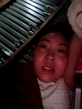 Yiyoongg online show from April 1, 11:56 pm