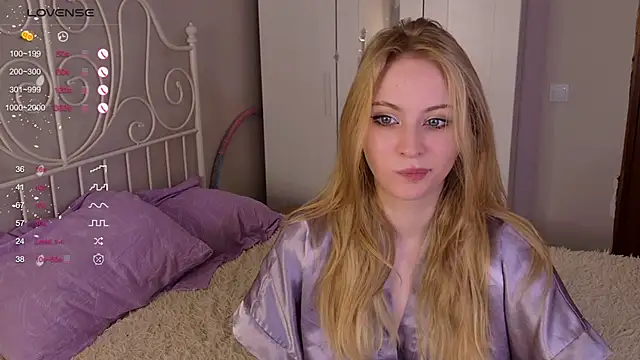 lilMelaniloveis online show from March 30, 7:21 am