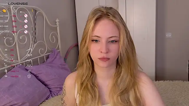 lilMelaniloveis online show from March 19, 7:52 am