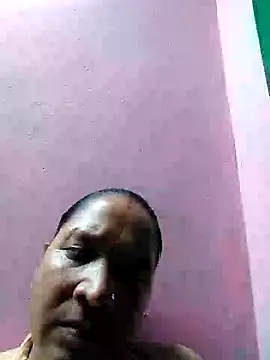 Snapshot of Loomaraj chatting on June 12, 10:35 am Loomaraj online show from June 12, 10:35 am
